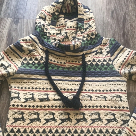 Reindeer Fair Isle Tunic Hoodie - Picture 5 of 5
